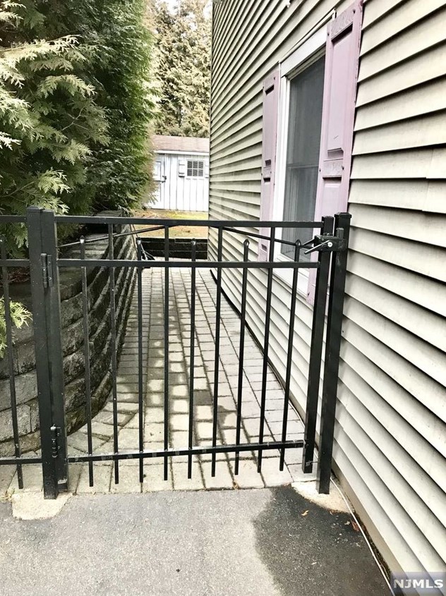 329 Gilbert St #a, Ridgewood, NJ 07450