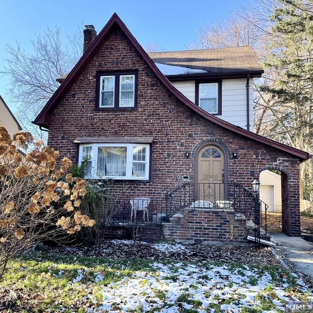 884 Belle Ave, Teaneck, NJ 07666