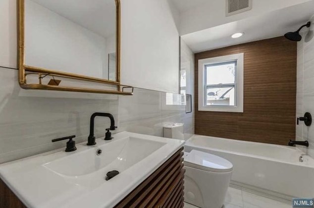 22 Orchard St, Hillsdale NJ  07642-2013 exterior