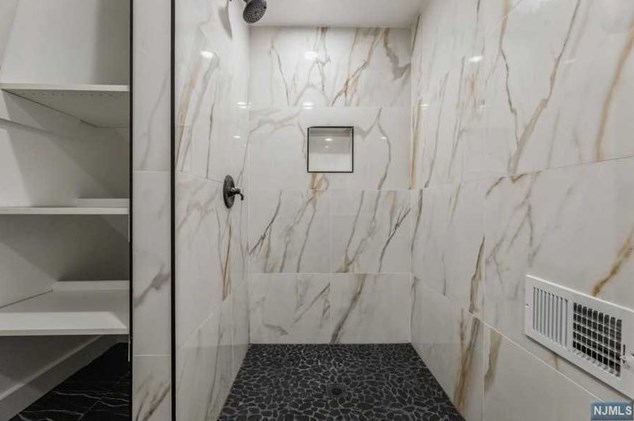 22 Orchard St, Hillsdale NJ  07642-2013 exterior