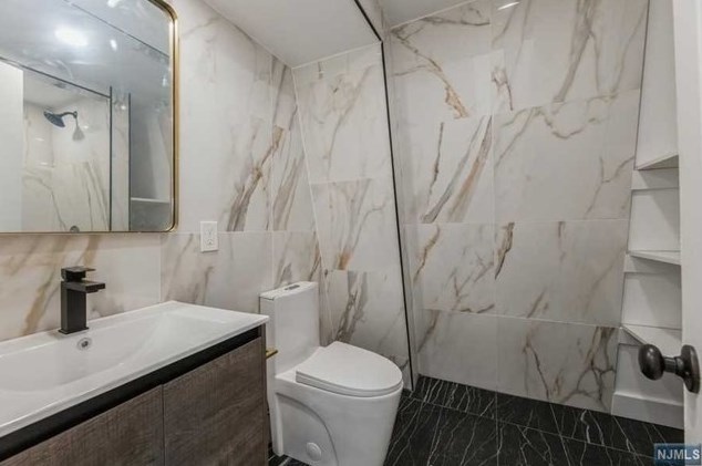 22 Orchard St, Hillsdale NJ  07642-2013 exterior