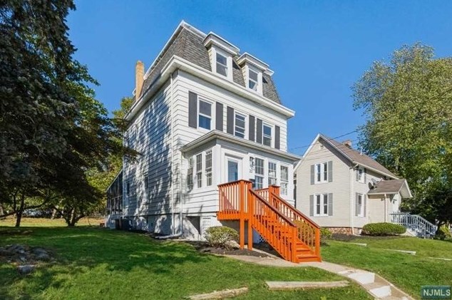 22 Orchard St, Hillsdale NJ  07642-2013 exterior