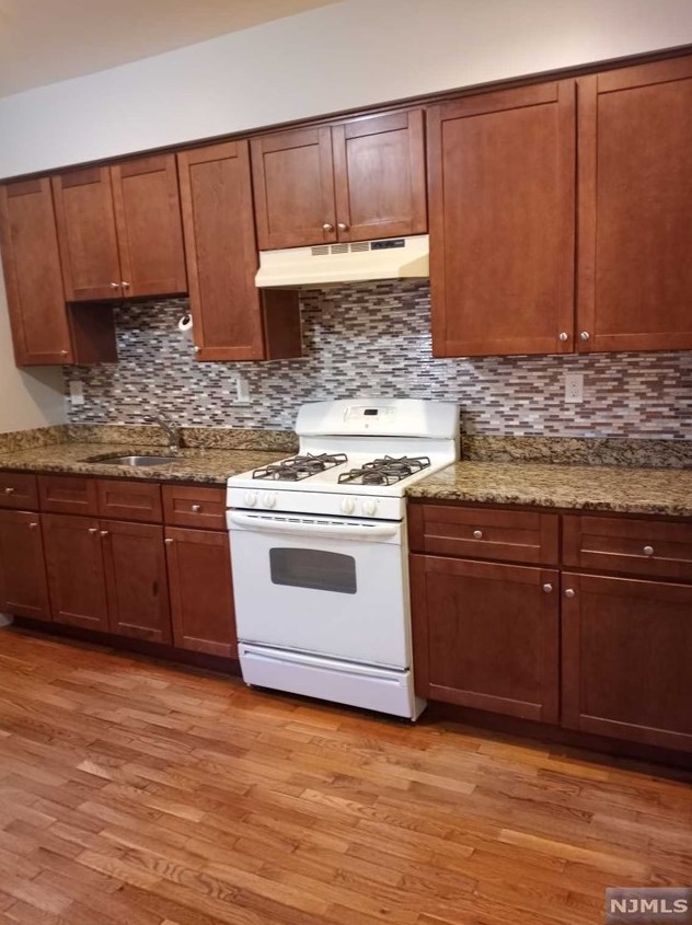 158 Highland Ave, Clifton, NJ 07011