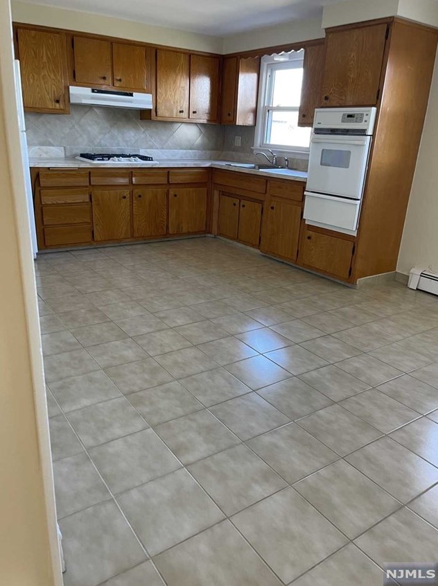 2 Tuve Ln #2, South Hackensack, NJ 07606
