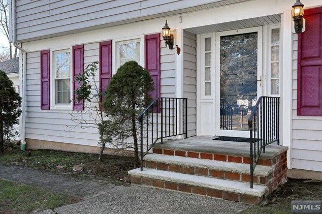 611 Charles Ct, Westwood, NJ 07675-6342