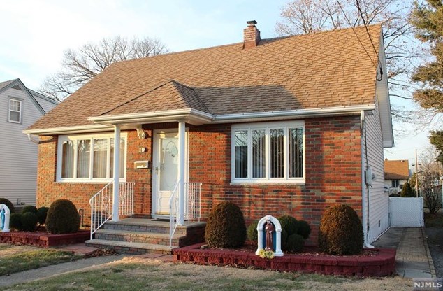 19 Center Ct, Outwater, NJ 07026