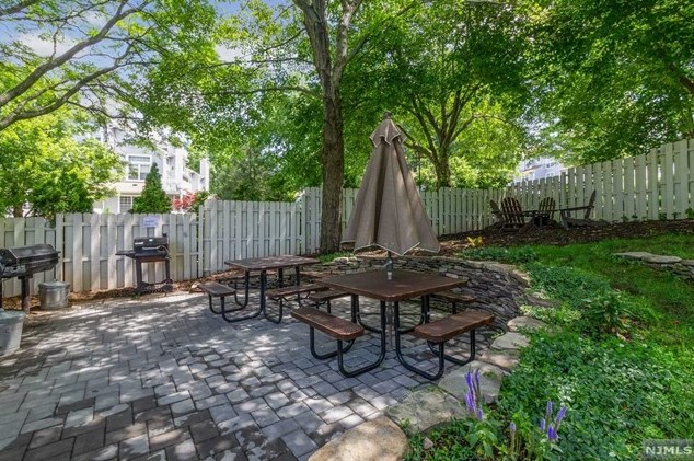 16 Hedgerow Dr, Englewood, NJ 07631