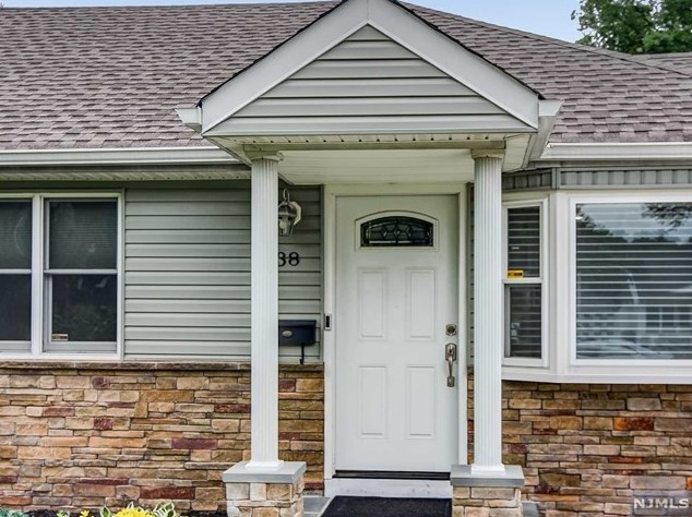 38 Cornwall Rd, Ridgewood, NJ 07452