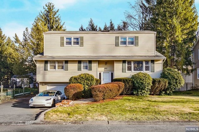 42 Emerson St, Cresskill, NJ 07626