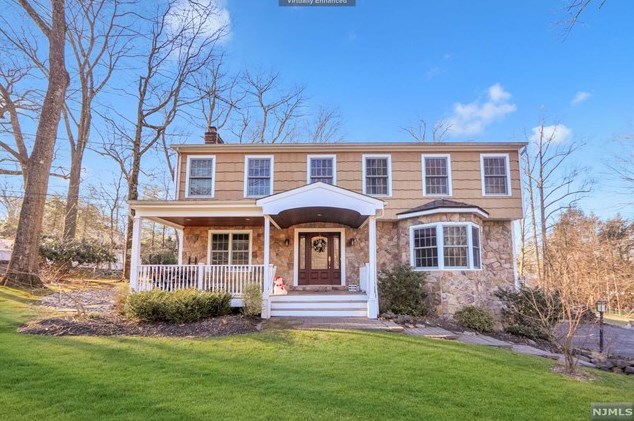27 Brownstone Way, Upper Saddle River, NJ 07458