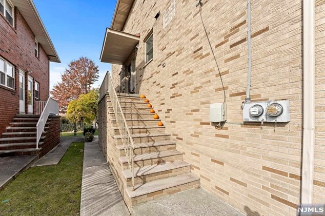 229 8th St #2nd Floor, Palisades Park, NJ 07650