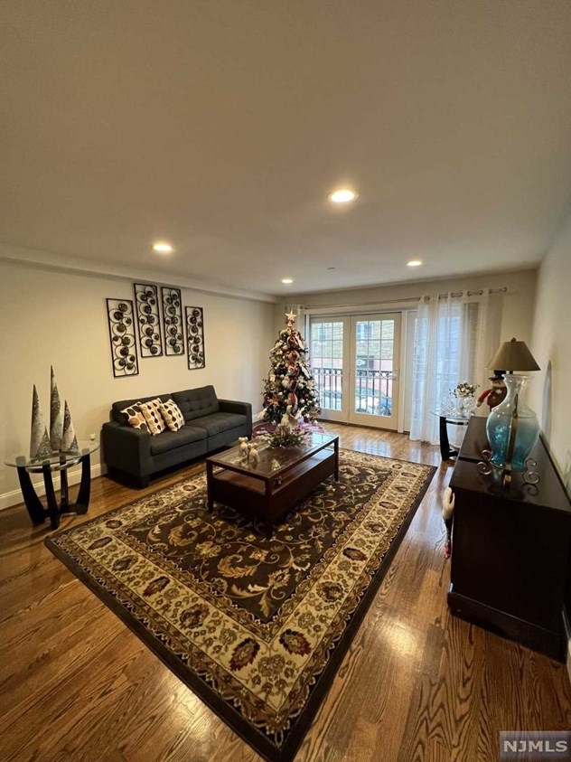 7 Gotthardt St, Newark, NJ 07105