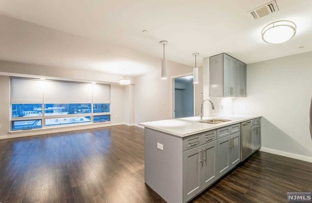 1475 Palisade Ave #218, Teaneck, NJ 07666