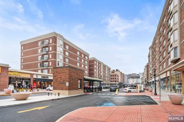 3322 City Pl #3322, Edgewater, NJ 07020