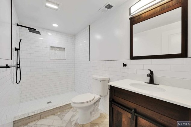 25 Spring Hill Rd, Clifton NJ  07013-2316 exterior