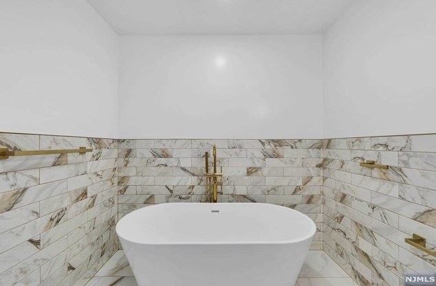 25 Spring Hill Rd, Clifton NJ  07013-2316 exterior