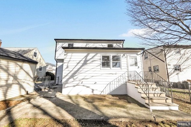 25 Spring Hill Rd, Clifton NJ  07013-2316 exterior