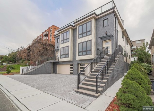 132 Princeton Pl #b, Palisades Park, NJ 07650