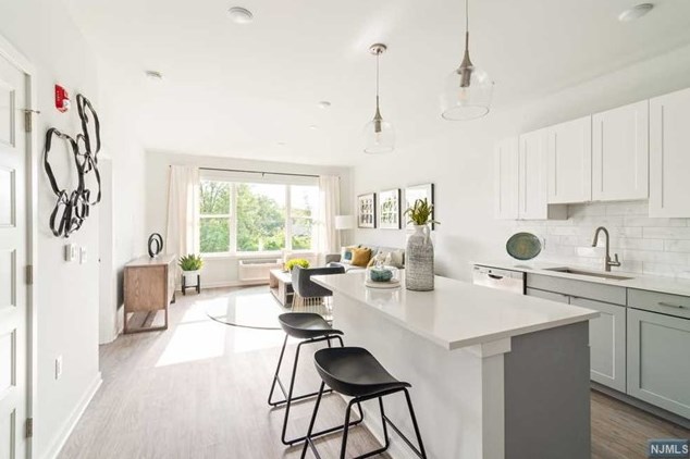 15 W Johnson Ave #217, Bergenfield, NJ 07621