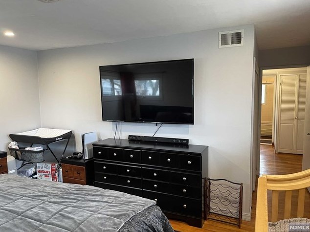 331 Harrison St, Paramus NJ  07652-4603 exterior