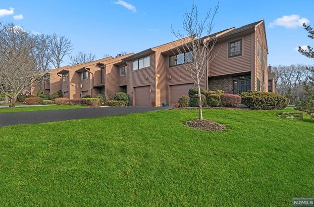156 Winchester Ct, Westwood, NJ 07676-4352