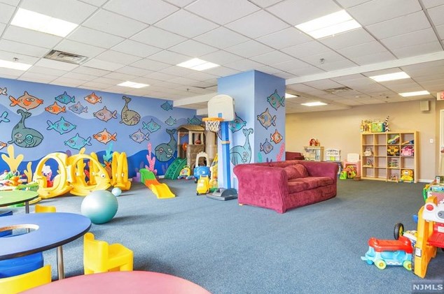 100 Old Palisade Rd, West Fort Lee NJ  07024-7064 exterior