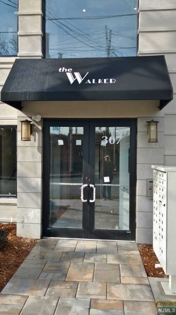 307 Gorge Rd #402, Cliffside Park, NJ 07010