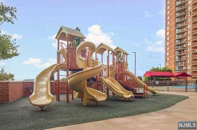 1223 Harmon Cove Tower, Secaucus NJ  07094-1738 exterior