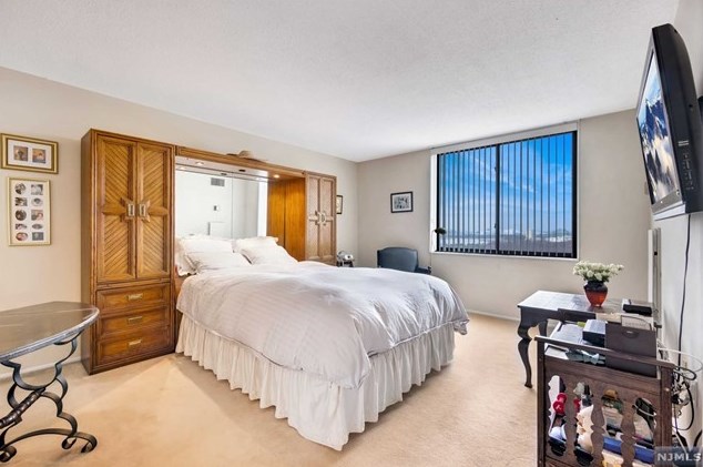 1223 Harmon Cove Tower, Secaucus NJ  07094-1738 exterior