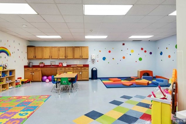 1223 Harmon Cove Tower, Secaucus NJ  07094-1738 exterior