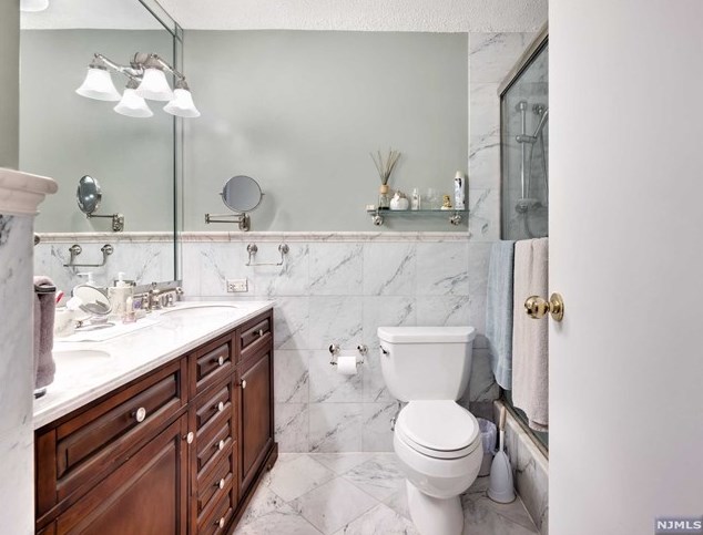 1223 Harmon Cove Tower, Secaucus NJ  07094-1738 exterior