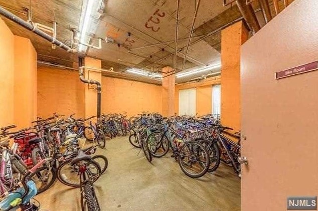 1223 Harmon Cove Tower, Secaucus NJ  07094-1738 exterior