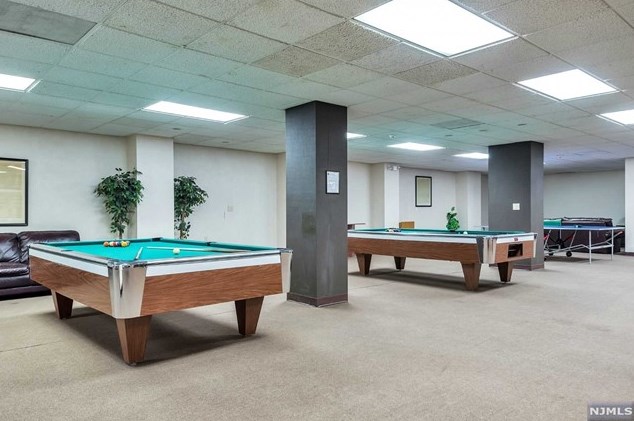 1223 Harmon Cove Tower, Secaucus NJ  07094-1738 exterior