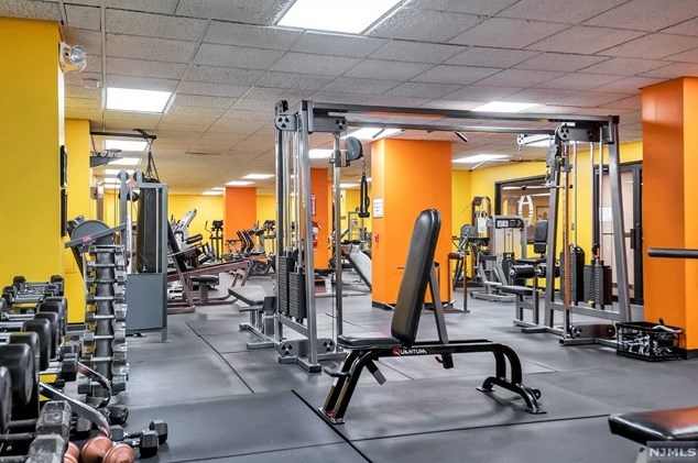 1223 Harmon Cove Tower, Secaucus NJ  07094-1738 exterior