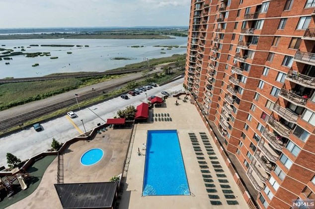1223 Harmon Cove Tower, Secaucus NJ  07094-1738 exterior