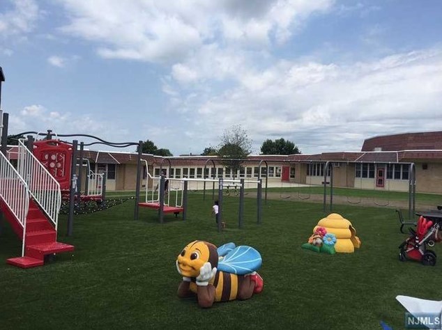 1223 Harmon Cove Tower, Secaucus NJ  07094-1738 exterior