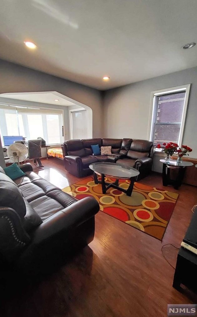 613 3rd Ave #1, Lyndhurst, NJ 07071