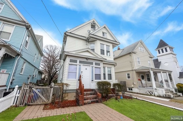 33 E Pleasant Ave, Maywood, NJ 07607