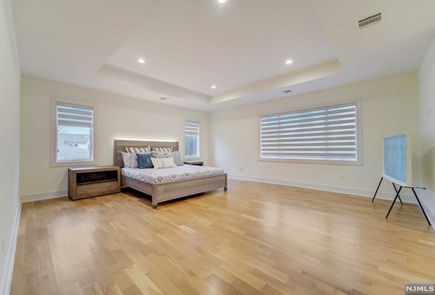 1070 Harvard Pl, West Fort Lee NJ  07024-1630 exterior