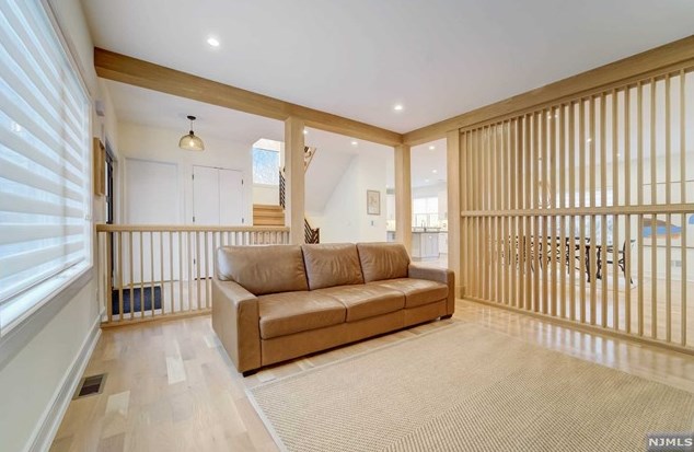 1070 Harvard Pl, West Fort Lee NJ  07024-1630 exterior