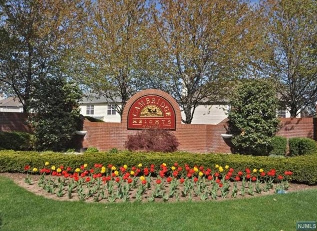 102 Stratford Dr, Nutley, NJ 07110