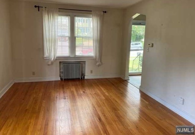 118 Manhattan Ave, Waldwick, NJ 07463