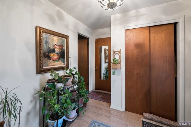 419 Grant Ave, Cresskill, NJ 07626