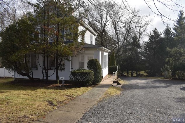 302 Erie Ave, Midland Pk, NJ 07432