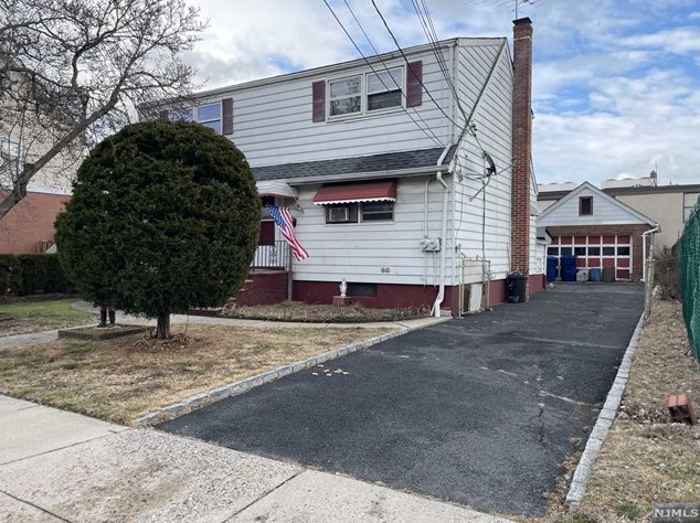 190 Holt St, Hackensack, NJ 07601-5244
