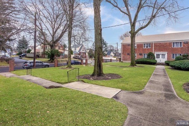 50 N 1st St, Bergenfield, NJ 07621