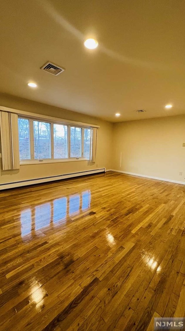 312 6th St #2, Palisades Park, NJ 07650