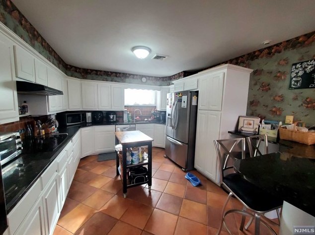 515 Broadway, Westwood NJ  07675-1720 exterior