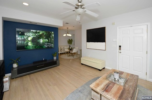 302 3rd St #1, Jersey City, NJ