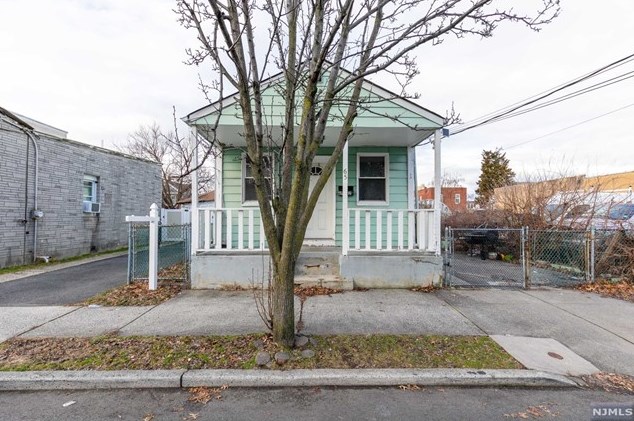 65 Sherman Pl, Outwater, NJ 07026